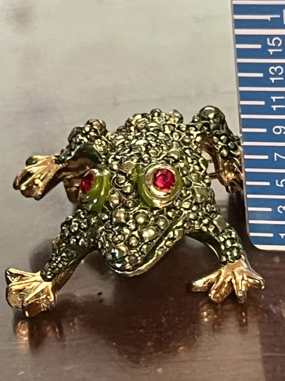Mini Green Tree Frog Red Rhinestone Eyes Pin Brooch (257)